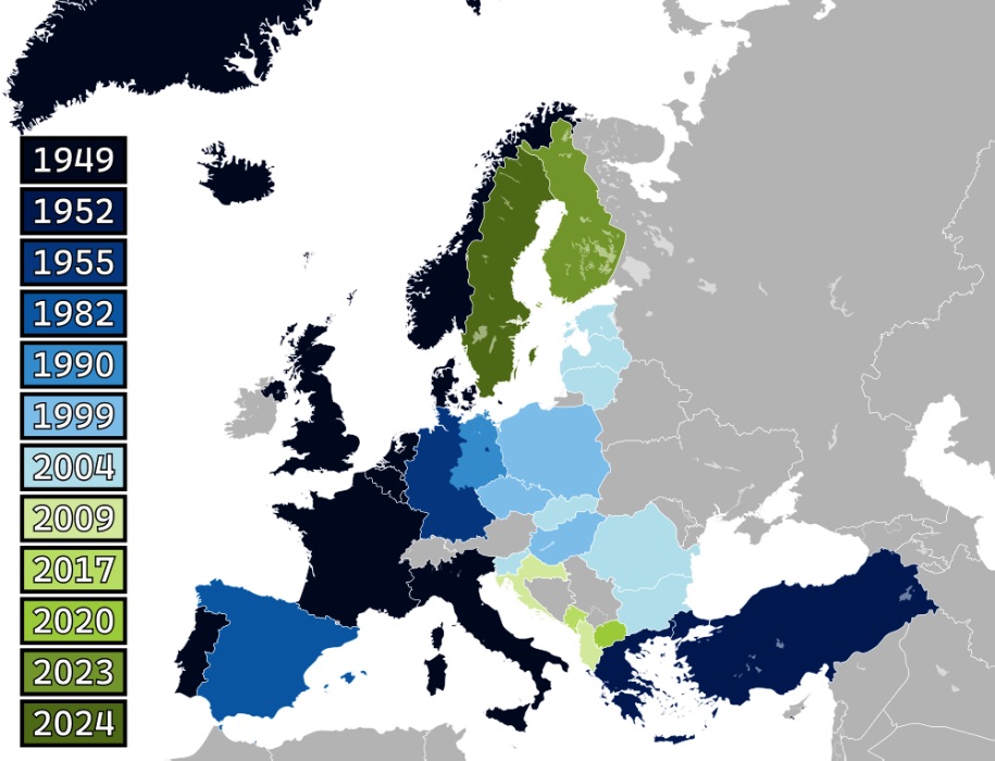 Carte D (v3.8/2024): Pays membres de l'OTAN et son élargissement depuis 1949 (source: Patrickneil et Spesh531, CC BY-SA 3.0, via Wikimedia Commons).